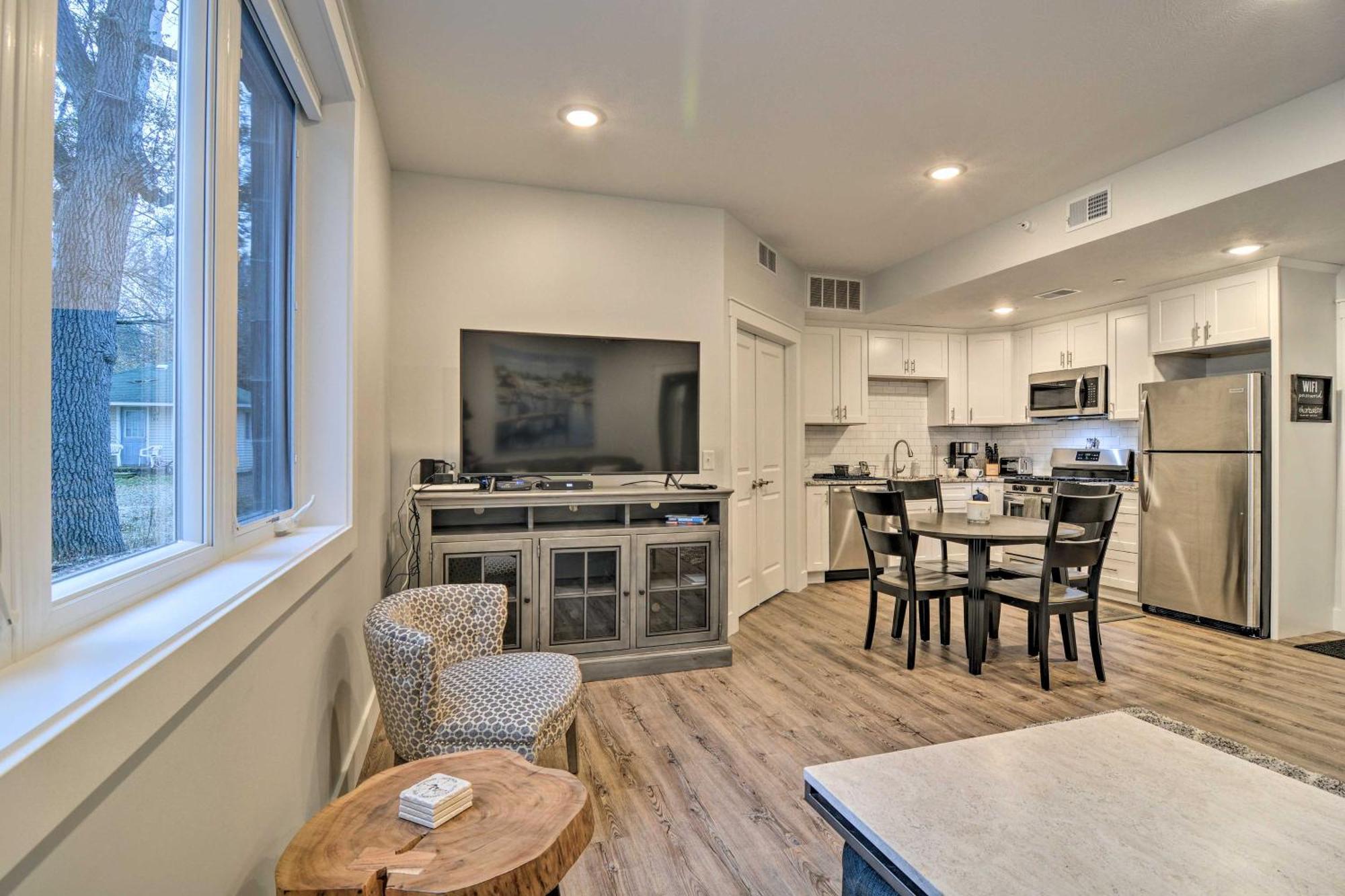 Modern Traverse City Condo About 1 Mi To Bay! Exterior foto
