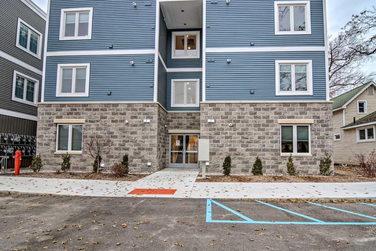 Modern Traverse City Condo About 1 Mi To Bay! Exterior foto