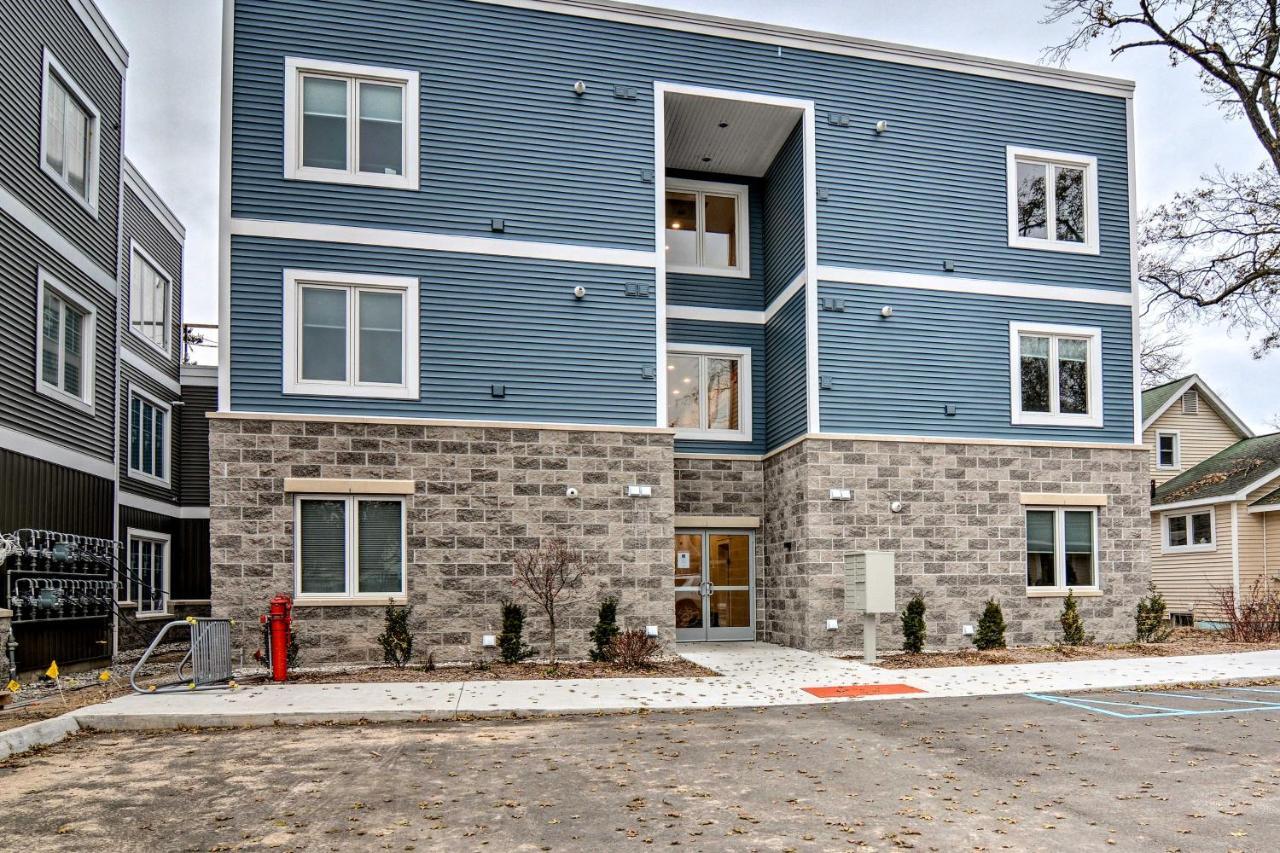Modern Traverse City Condo About 1 Mi To Bay! Exterior foto
